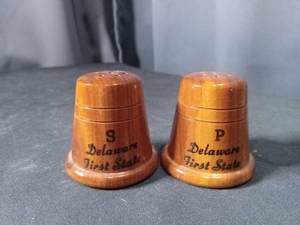 lot 4423 image: Delaware First State Wooden Salt and Pepper Shakers