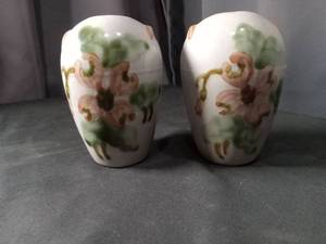 lot 4431 image: Hand-Painted Floral Ceramic Salt and Pepper Shakers