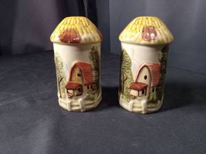 lot 4432 image: Mushroom Cottage Salt and Pepper Shakers
