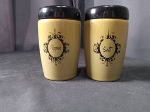 lot 4433 image: Yellow Ceramic Salt and Pepper Shaker Set with Black Tops