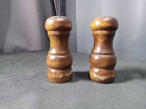 lot 4434 image: Wooden Salt and Pepper Shakers Set