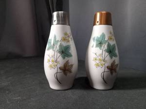 lot 4439 image: Syracuse China Floral Salt and Pepper Shakers Set