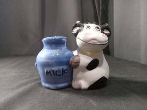 lot 4443 image: Ceramic Cow Salt and Pepper Shaker Set with Milk Jug