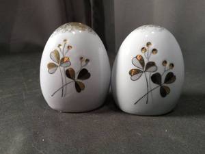 lot 4447 image: Japanese Ceramic Salt and Pepper Shakers with Floral Design