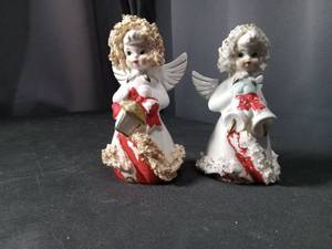 lot 4501 image: Ceramic Christmas Angel Figurines salt and pepper shakers