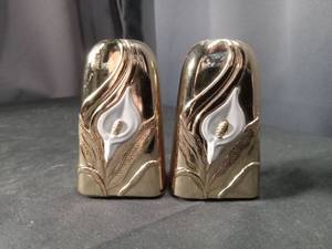 lot 4514 image: Mid-Century Modern Gold Tone Salt & Pepper Shakers with Calla Lily Design