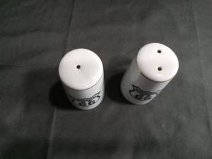 lot 4134 image: White Ceramic Salt and Pepper Shakers Set