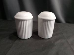 lot 4135 image: White Ceramic Salt and Pepper Shaker Set