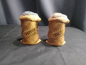 lot 4141 image: Burlap Sack Salt and Pepper Shakers Set