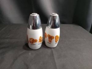 lot 4145 image: Zodiac Sign Salt and Pepper Shakers Set