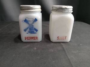 lot 4309 image: White Milk Glass Salt and Pepper Shaker Set with Windmill Design