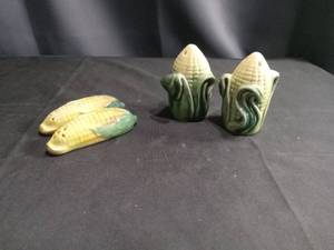 lot 4313 image: Ceramic Corn Salt and Pepper Shakers Set