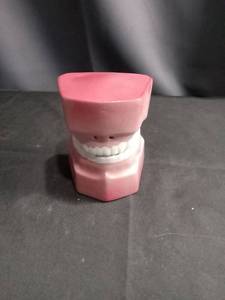 lot 4319 image: Pink Ceramic Novelty Salt and Pepper Shakers Set