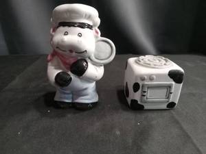lot 4332 image: Chef Cow and Stove Salt and Pepper Shaker Set