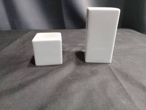 lot 4335 image: White Ceramic Salt and Pepper Shaker Set