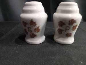 lot 4340 image: Salt and Pepper Shakers with Rose Pattern