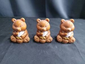 lot 4346 image: Brown Bear Ceramic Honey Pot salt and pepper shakers