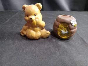 lot 4347 image: Winnie the Pooh Bear and Honey Pot Salt and Pepper Shakers Set