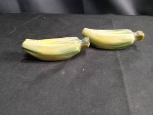 lot 4348 image: Ceramic Bananas Salt and Pepper Shakers Set