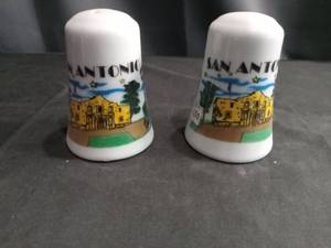 lot 4350 image: San Antonio Texas Souvenir Salt and Pepper Shakers