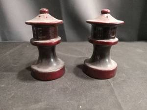 lot 4355 image: Ceramic Salt and Pepper Shaker Set