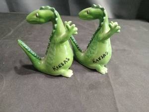 lot 4357 image: Kansas Dinosaur Salt and Pepper Shaker Set