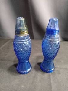 lot 4358 image: Blue Glass Salt and Pepper Shakers