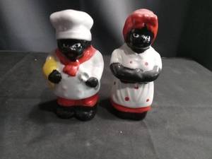 lot 4361 image: Chef Salt and Pepper Shakers Set
