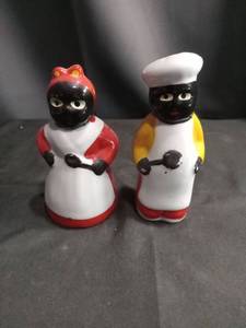 lot 4364 image: Chef and Mammy Salt and Pepper Shaker Set