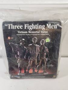 lot 83 image: Three Fighting Men Vietnam Memorial Statue Model Kit Sealed