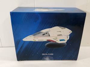 lot 86 image: Eaglesmoss Star Trek Delta Flyer Starship Model New