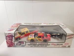 lot 97 image: Terry Labonte Kelloggs Corn Flakes NASCAR Diecast Truck and Trailer Set