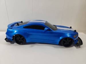 lot 101 image: Ford Mustang RC Remote Control Racing Car