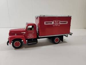 lot 107 image: Rock Island Motor Transit Die Cast Delivery Truck Model 134 Scale First Gear