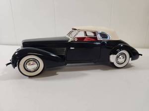 lot 112 image: 1937 Cord 812 Supercharged Convertible Die-Cast Model Car 118