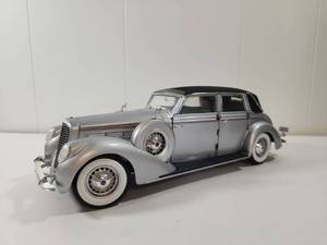 lot 113 image: 1937 Lincoln K-12 Berline Die Cast Model Car 118