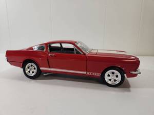 lot 116 image: Ford Mustang GT 350 Die Cast Model Car 118