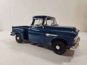 lot 117 image: Ertl 1955 Chevrolet Pickup Truck Die-Cast Model 118