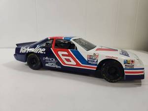 lot 118 image: ERTL NASCAR Mark Martin Valvoline Racing Thunderbird Die Cast Car #6 118