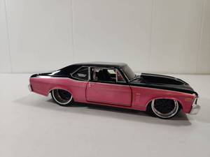 lot 120 image: 1970 Chevrolet Nova SS Die Cast Model Car 124 Scale Maisto Pro Rodz