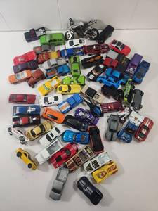 lot 152 image: Hot Wheels Die Cast Car Collection Lot