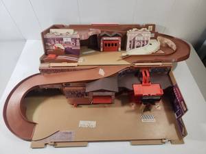 lot 154 image: Hot Wheels City Playset with Buildings and Track