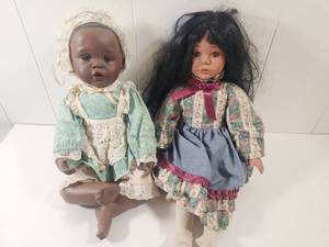 lot 173 image: Two Porcelain Dolls in Traditional Period Dresses