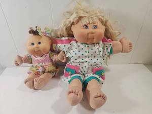 lot 183 image: Cabbage Patch Kids Dolls Set