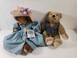 lot 187 image: Collectible Dressed Teddy Bear Set with Straw Hat and Clothing Gund Gund