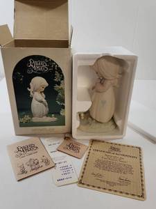 lot 192 image: Precious Moments Summers Joy Four Seasons Series Porcelain Figurine with Box and Certificate