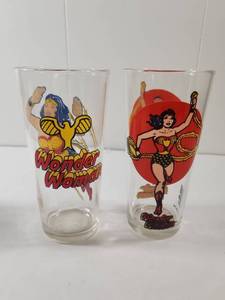 lot 219 image: Vintage Wonder Woman Pepsi Collector Series Drinking Glasses Set