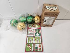 lot 301 image: Jim Shore & Trinket Boxes Ornament Collection with Gift Stickers