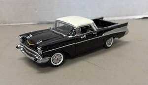 lot 900 image: 1957 Chevrolet Bel Air Die Cast Model Car