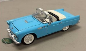 lot 902 image: 1955 Ford Thunderbird Die-Cast Convertible Model Car